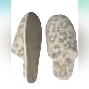 Barefoot Dreams CozyChic Barefoot in the Wild Slippers NWT
